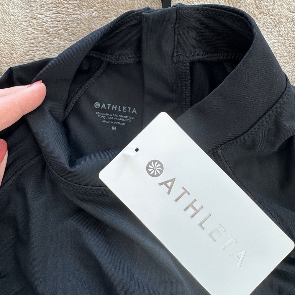 NWT Athleta North Point Crop Rashguard Black Size M - Picture 3 of 8